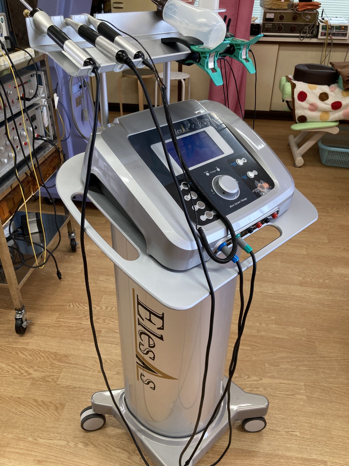エレサス（微弱電流施術機器）｜末永接骨院